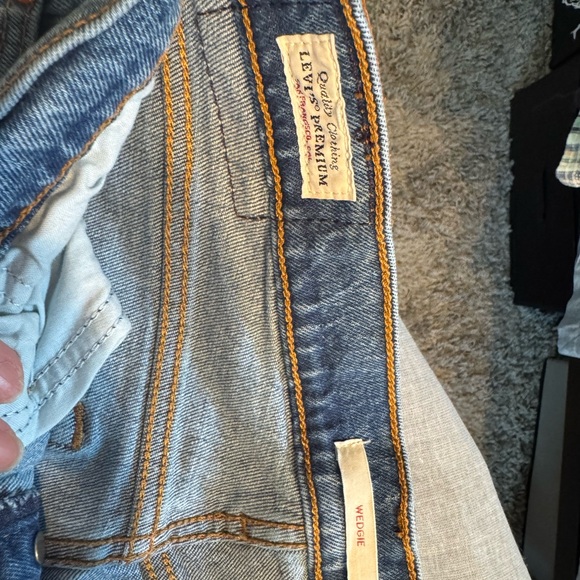 Levi's Premium Denim Wedgie Button Fly Jeans, Size 28 - Picture 3 of 7